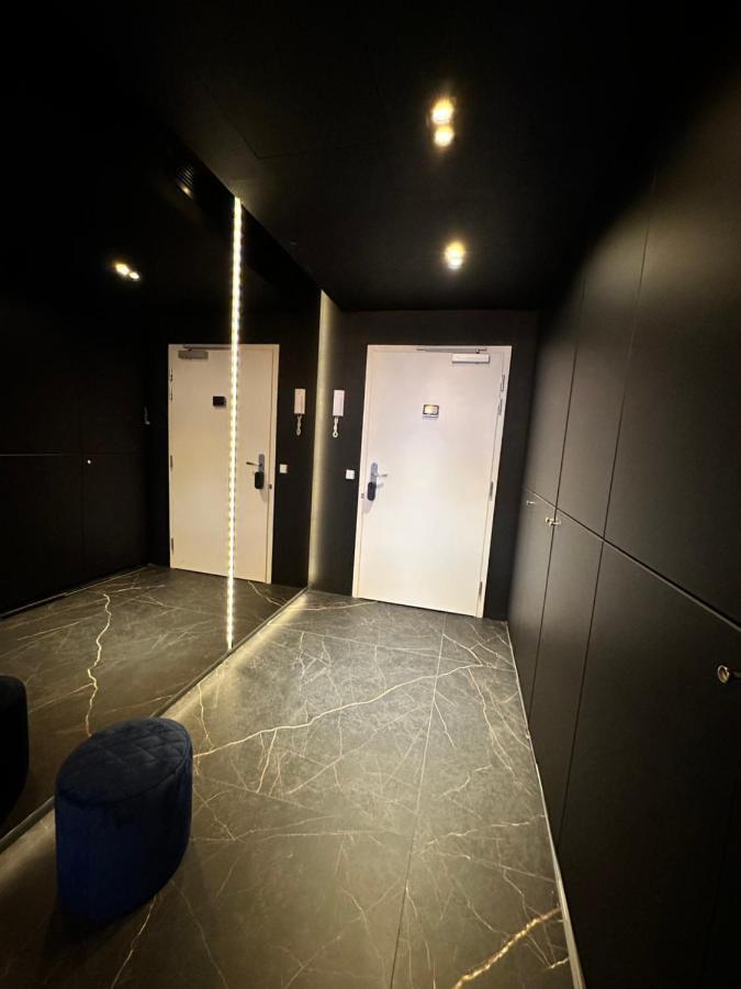 Skyline Elegance With Free Parking Apartamento Bratislava Exterior foto