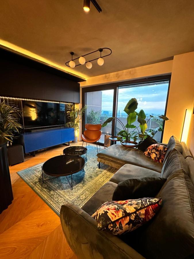 Skyline Elegance With Free Parking Apartamento Bratislava Exterior foto