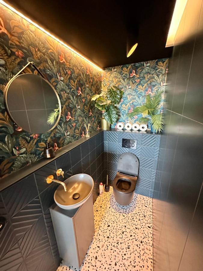 Skyline Elegance With Free Parking Apartamento Bratislava Exterior foto