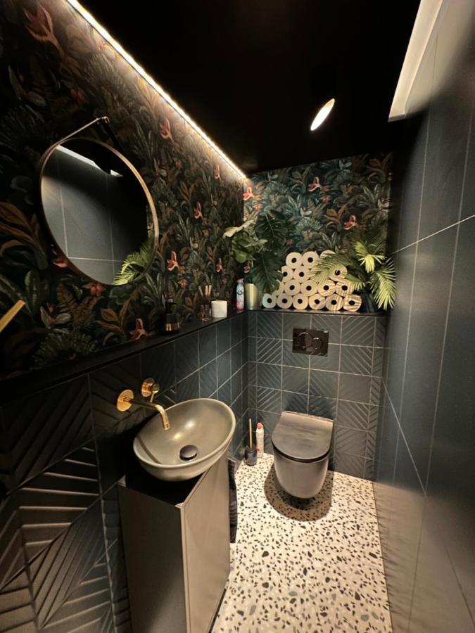 Skyline Elegance With Free Parking Apartamento Bratislava Exterior foto