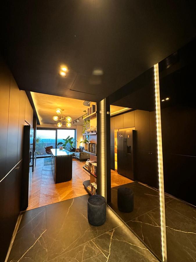 Skyline Elegance With Free Parking Apartamento Bratislava Exterior foto
