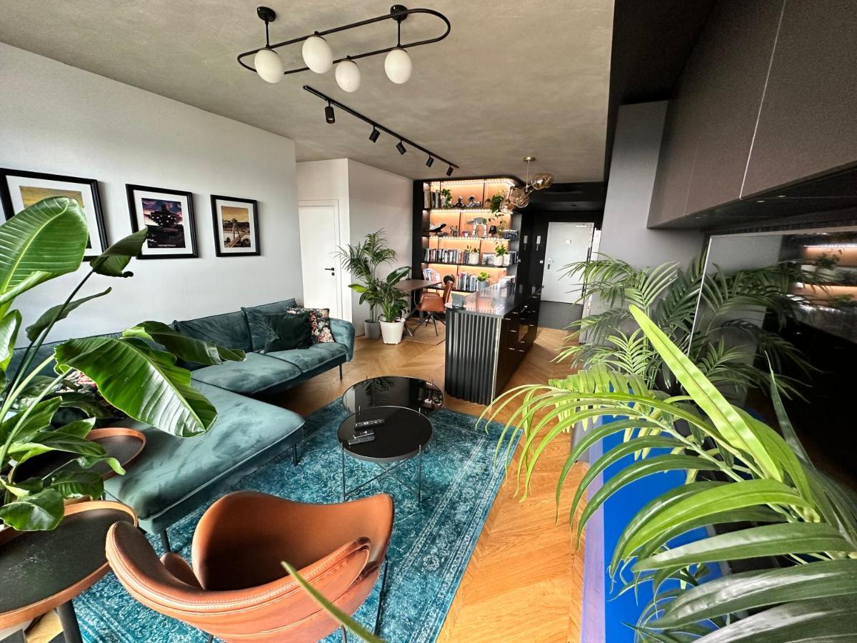 Skyline Elegance With Free Parking Apartamento Bratislava Exterior foto