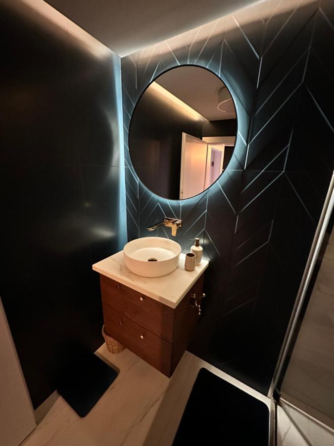 Skyline Elegance With Free Parking Apartamento Bratislava Exterior foto