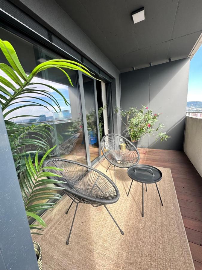 Skyline Elegance With Free Parking Apartamento Bratislava Exterior foto